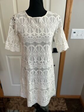 New women’s BCBGeneration ivory crochet lace feminine romantic dress. Size XS